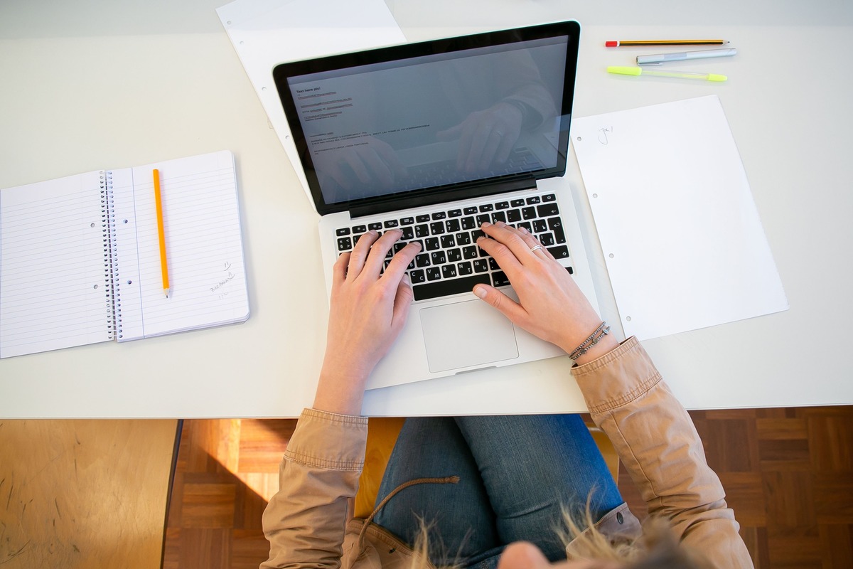 Choosing an Australian Education Agent in 2027: Service Boundaries and Fee Transparency
